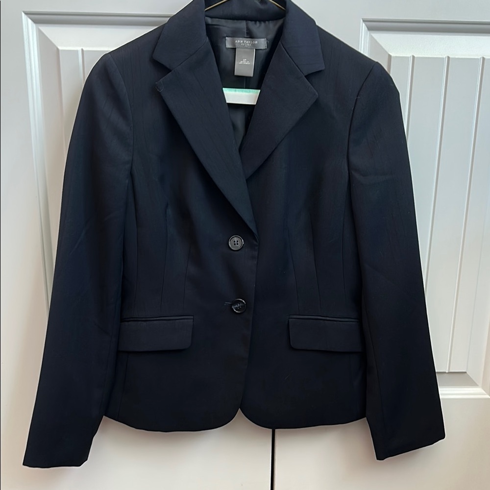 BEAUTIFUL Ann Taylor Women’s Pantsuit 2P - Picture 2 of 8